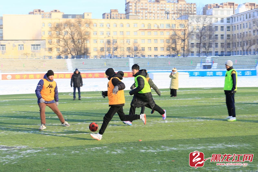 hth体育官网入口-“冰超” 燃动鹤岗 中俄八城市雪地足球对抗赛热血开赛