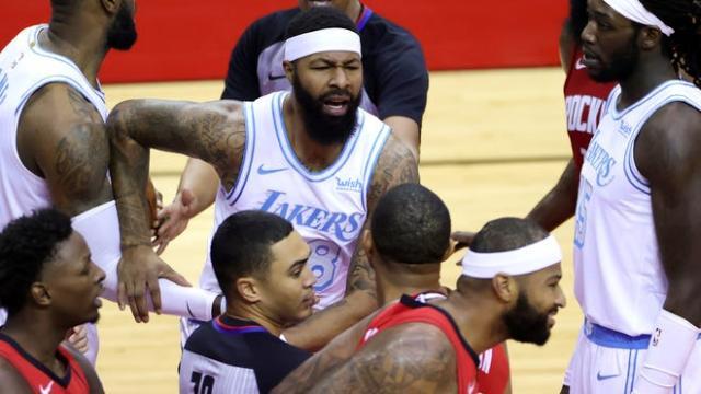 【话题】场上肉搏对抗不算密接 NBA防疫存一大漏洞？