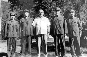 hth体育-1984年叶剑英病危，追悼会花圈已备好，35岁才当医生的钟南山凭什么临危受命救回元帅？